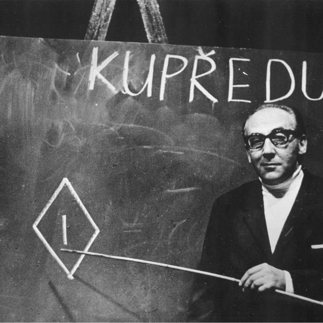 Miloš Kopecký v dětství nesnášel,  když se ho někdo chtěl dotknout. Přitom ale opravdu toužil dotýkat se ženského těla,  hlavně nohou | foto: Jaromír Svoboda,  Jaromír Svoboda